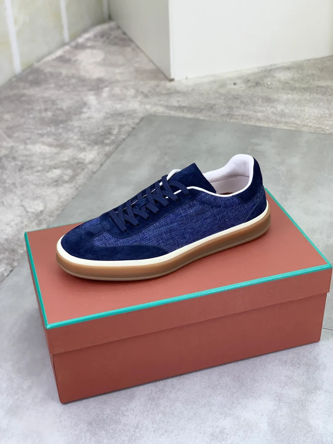 Men's Men's Shoes 💰P560 New Style 💰 The latest casual shoes Loro Piana 💯 Top grade 💯 Buy the original copy 💯 Founded the existing Loro Piana company on April 24, 1924. It is now the sixth generation of family business, providing the best quality products to customers who are discerning about taste and quality. Imported original fly woven fabrics with cowhide fabrics, plain calfskin lining, hand-stitched threads with cowhide feet, original packaging, high-end outsole, size: 38-45 (custom-made for 46), 7️⃣ colors available